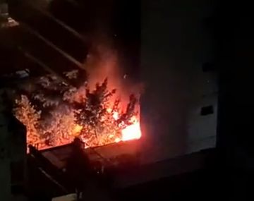 Voraz incendio en Belgrano: al menos cuatro personas resultaron heridas