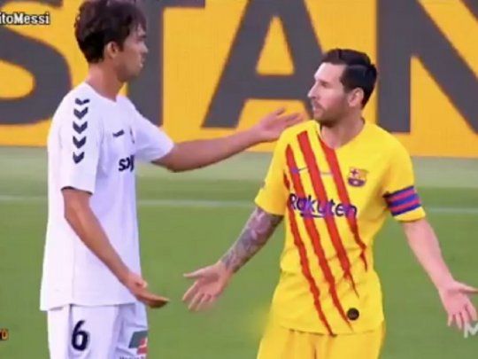 Messi le reclama a Ribelles en un amistoso
