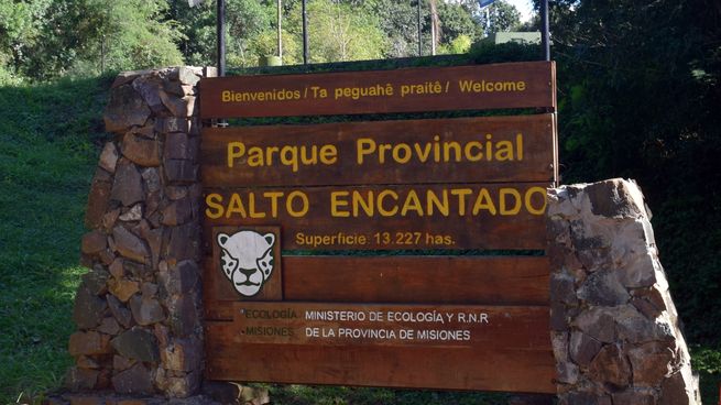 El Parque Provincial Salto Encantado ofrece senderos selváticos, miradores naturales y avistaje de aves en un entorno único de biodiversidad misionera.