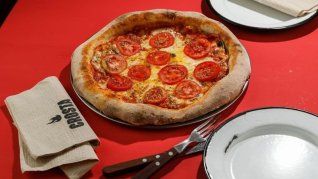 Pizza Crosta. Dirección: Gral. Lamadrid 1710, Villa Adelina.
