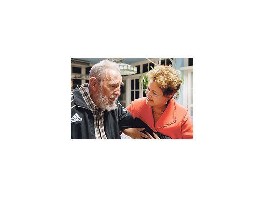 Fidel Castro y Dilma Rousseff se reunieron el lunes a la noche en el marco del viaje de la presidenta brasileña para asistir a la cumbre de la CELAC. La cooperación económica, con un Brasil deseoso de sacar ventaja de la apertura en marcha en la isla comunista, centró buena parte del diálogo entre ambos.