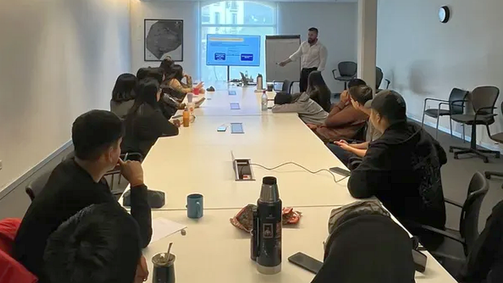 La Fundación Pro-AICE busca empoderar a las nuevas generaciones de ciudadanos, políticos y líderes dotándolos de una visión holistica sobre el desarrollo económico, a través de la inclusión financiera integral, la difusión de políticas de promoción de Inversiones y de desarrollo del Comercio Exterior.