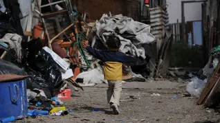 La pobreza bajó al 16,6% en 2025, pero se concentró con más fuerza en niños y hogares encabezados por mujeres