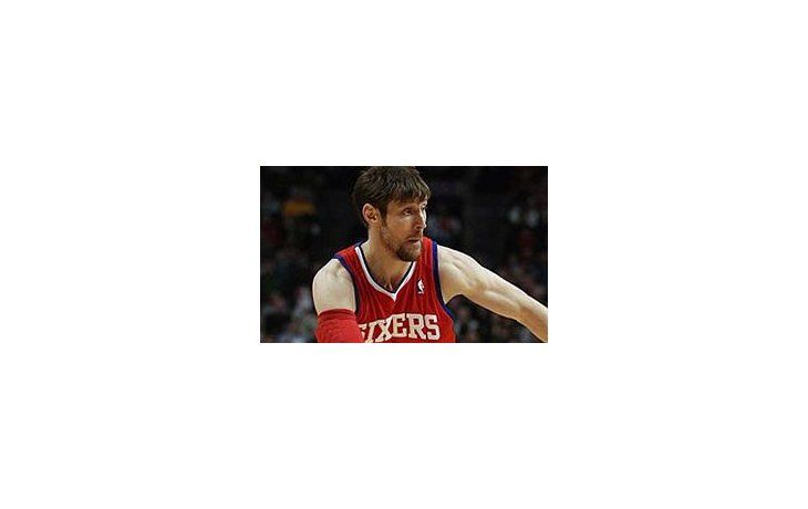 Nocioni no ingresó en la derrota de los Sixers ante Denver Nuggets.