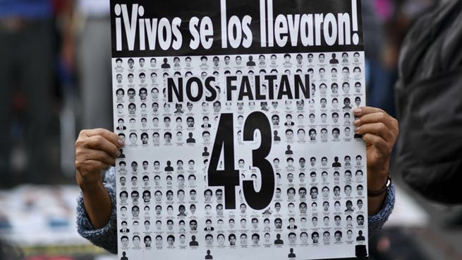 Los 43 jóvenes fueron asesinados y sus restos quemados y desaparecidos.