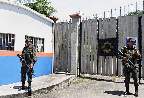 Colombia: Uribe excarcela 150 guerrilleros y espera gesto de las FARC (foto 2)