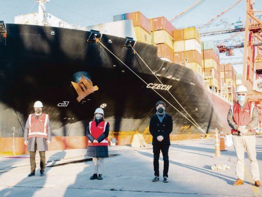 por mar. El segundo paso de la Operación Shanghái se desarrolló a través de buques de carga.