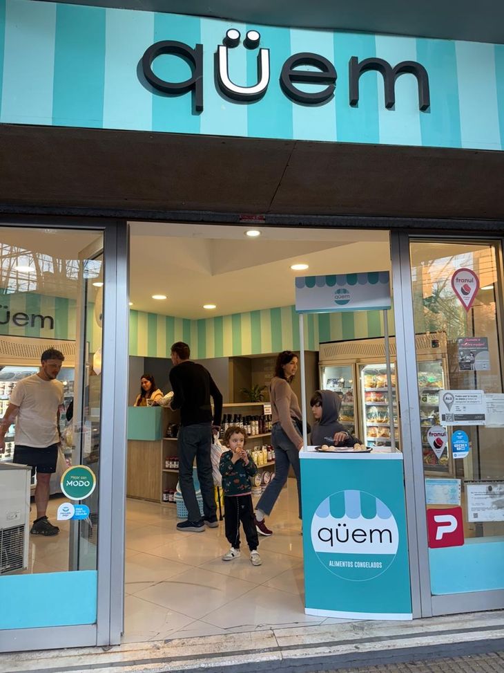Local de Qüem en Vicente López, con la estética que los identifica. Local de Qüem en Vicente López, con la estética que los identifica.