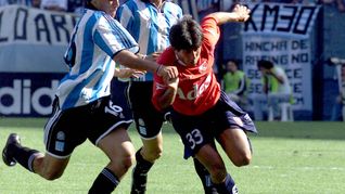 Promesa del fútbol argentino, brilló en las juveniles y deslumbró en el Rojo, pero las lesiones cambiaron su destino. Hoy sigue ligado al deporte.