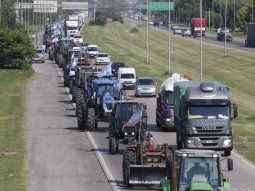 el campo asegura tener todos los permisos para el tractorazo en plaza de mayo