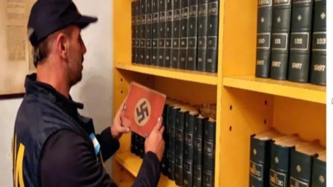 Allanamiento del hombre con objetos antisemitas