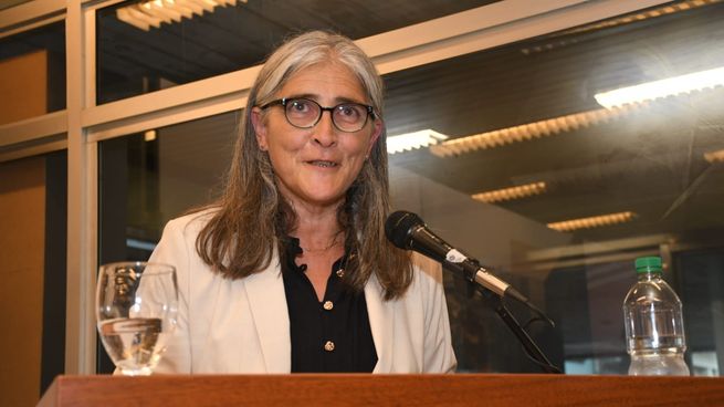 La flamante titular del MTOP, Lucía Etcheverry, le envió un guiño al sector privado y prometió revolucionar el transporte.