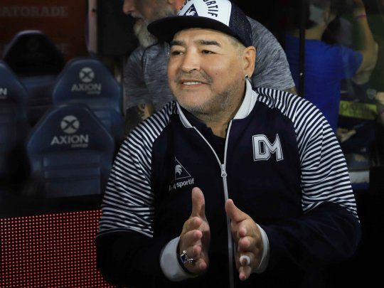 Diego Maradona habría sufrido un golpe en la cabeza que no fue tratado, según declararon algunos testigos.