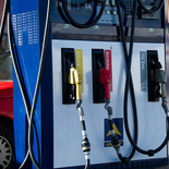 La medida fiscal beneficia solo a estaciones a menos de 20 km de la frontera, generando distorsiones internas, por lo tanto, el sector reclama eliminar subsidios cruzados que encarecen el gasoil hasta 10%. La medida fiscal beneficia solo a estaciones a menos de 20 km de la frontera, generando distorsiones internas, por lo tanto, el sector reclama eliminar subsidios cruzados que encarecen el gasoil hasta 10%.