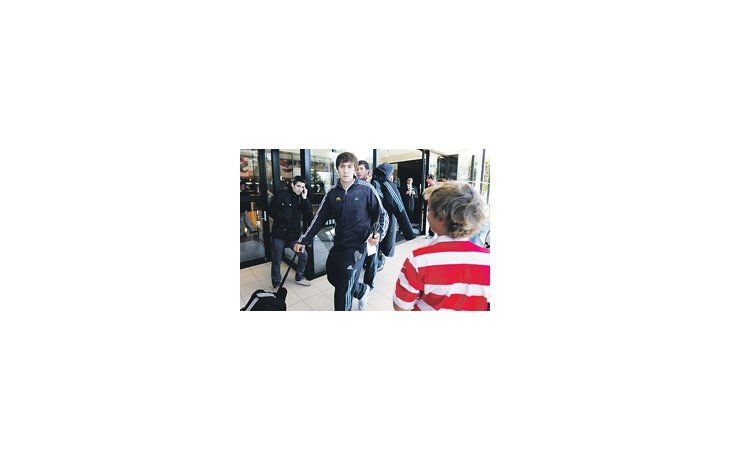 ámbito.com | Lucas González Amorosino, el Puma héroe ante Escocia, llega a Palmerston North, junto a los restantes integrantes del seleccionado argentino de rugby.
