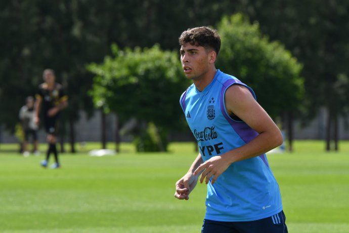 Racing midfielder Juan Ignacio Nardoni also underwent medical tests due to discomfort in his left knee and was left out of the Under 23 friendlies. Racing midfielder Juan Ignacio Nardoni also underwent medical tests due to discomfort in his left knee and was left out of the Under 23 friendlies.