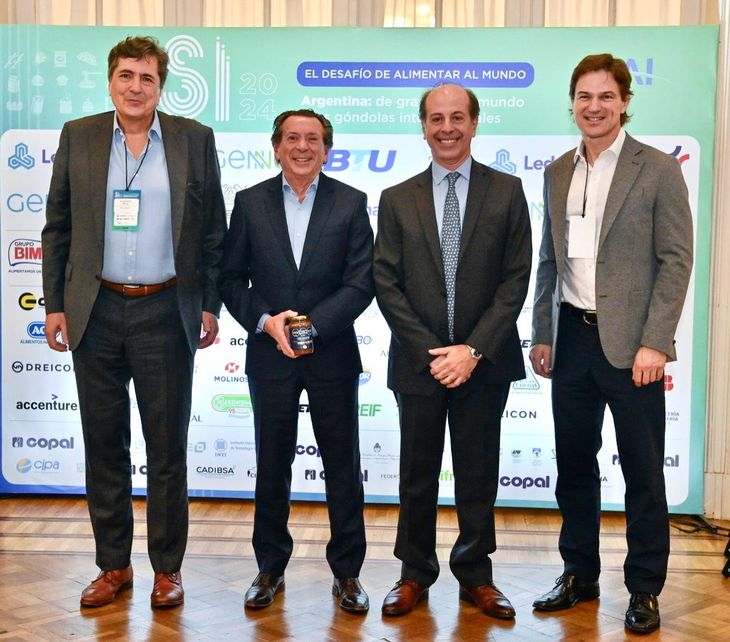 Los CEO Alejandro Reca (San Ignacio); el economista Dante Sica; Guillermo Rimoldi (Georgalos), y Sven Piederiett (Salentin) en la Semana de la Ingeniería dedicada, en este caso, a la alimentación.