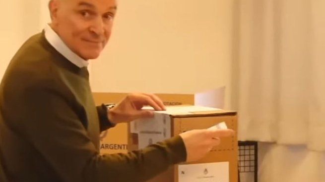 Espert fue a votar, en medio de un silencio atroz tras el escándalo por vínculos con el narco.
