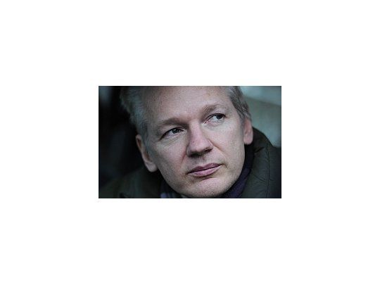 Assange dijo que la petición de extradición, por supuestos delitos de agresión sexual, tiene un motivo político