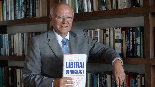 El economista y exministro de Hacienda de El Salvador, Manuel Hinds.