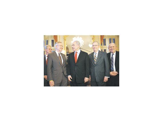 Benjamín Netanyahu, primer ministro de Israel, fue recibido por los líderes del Congreso de Esta-dos Unidos. Barack Obama le prometió velar por la seguridad del Estado judío frente a la amenaza de Irán, pero aquél cultiva las simpatías del Capitolio como reaseguro político en caso de un enfrentamiento bélico.