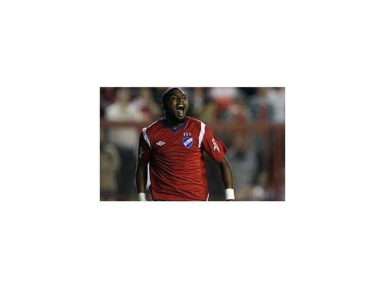 Santiago García grita bien fuerte el gol que mantiene con vida a Nacional en la Copa Libertadores.