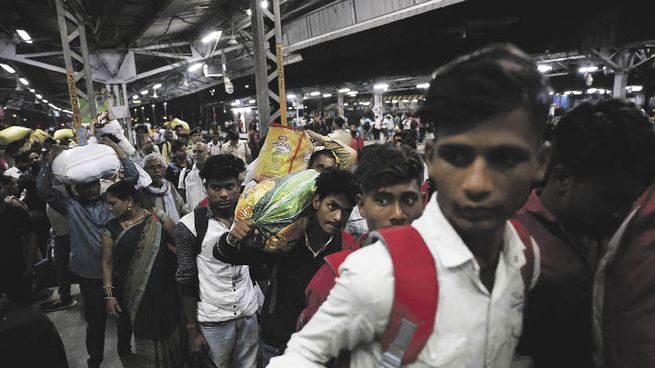 FUTURO. Altas tasas de natalidad y una población más joven podrían ser las cartas de la India para acelerar su auge económico. Sin embargo, eso también le plantea a ese país retos en materia de empleo e infraestructura.