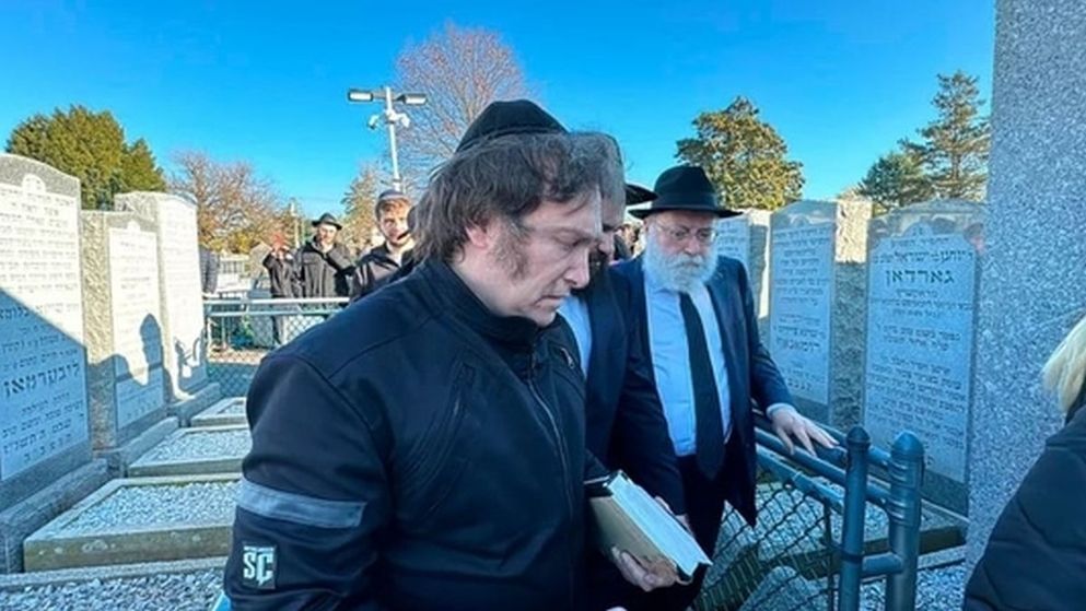 Milei en la visita a la tumba del Rebe de Lubavitch en Nueva York.