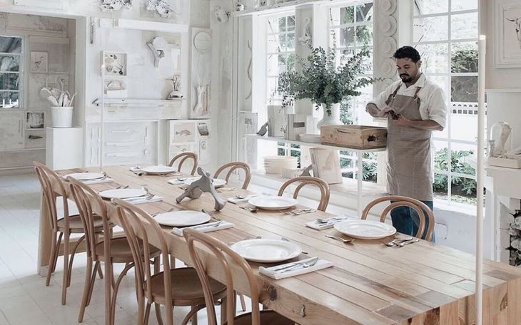 Cuánto cuesta comer en Hueso en 2025: el restaurante de Poncho Cadena, juez de MasterChef México Cuánto cuesta comer en Hueso en 2025: el restaurante de Poncho Cadena, juez de MasterChef México