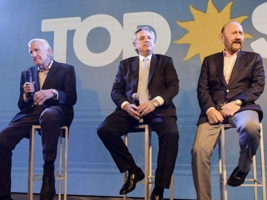 Alberto Fernández fue recibido por los gobernadores en la sede del PJ.