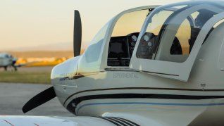 El IA-100B durante una de sus pruebas en Córdoba, en el marco del proceso de certificación que impulsa FAdeA. El IA-100B durante una de sus pruebas en Córdoba, en el marco del proceso de certificación que impulsa FAdeA.