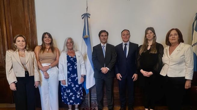 Los siete miembros del interbloque Impulso País.