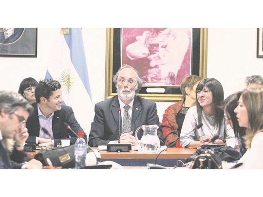 Debate. Pablo Tonelli y Luciano Laspina del PRO y Diana Conti del PJ en la Comisión de Asuntos Constitucionales en Diputados.