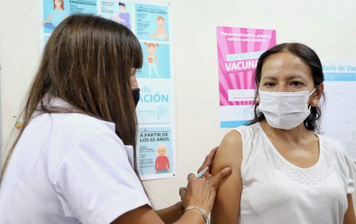 provincia habilita la vacunacion libre de segunda dosis para mayores de 50 anos