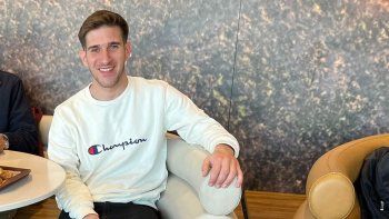 ser argentino en qatar: cuanto se gana, como se vive y que tenes que saber si viajas al mundial