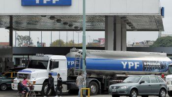ypf tambien anuncio un ajuste en sus naftas: sera del 4,55%