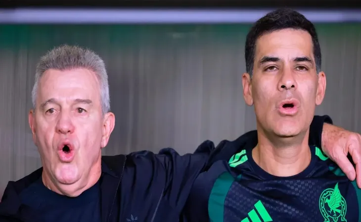 Javier Aguirre dejará de ser el técnico de la Selección Mexicana tras el Mundial 2026 y Rafa Márquez tomará el cargo para hacerce cargo del proceso que lleve al Tri hasta la Copa del Mundo 2030. El cinco veces mundialista ya tiene un 80% de su cuerpo técnico conformado. Javier Aguirre dejará de ser el técnico de la Selección Mexicana tras el Mundial 2026 y Rafa Márquez tomará el cargo para hacerce cargo del proceso que lleve al Tri hasta la Copa del Mundo 2030. El cinco veces mundialista ya tiene un 80% de su cuerpo técnico conformado.