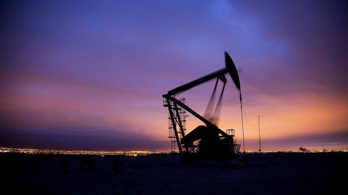 Oil rises sharply due to lower production in the Gulf of Mexico