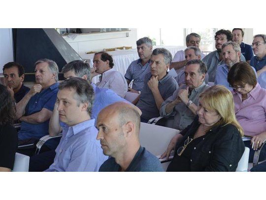 Macri junto a funcionarios en un retiro anterior.