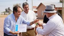 chaco: maggiotti y capitanich entregaron viviendas en presidencia roque saenz pena