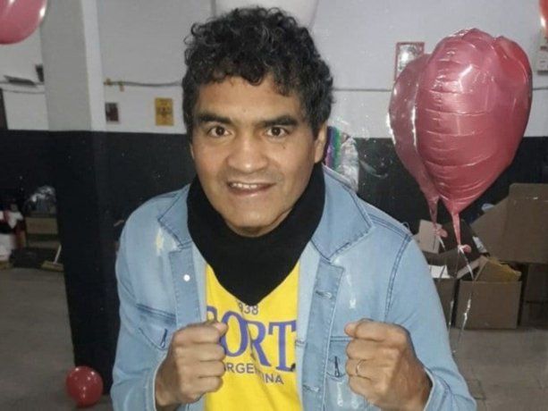 El Roña, great Argentine boxing champion, today is dedicated to helping those most in need. El Roña, great Argentine boxing champion, today is dedicated to helping those most in need.