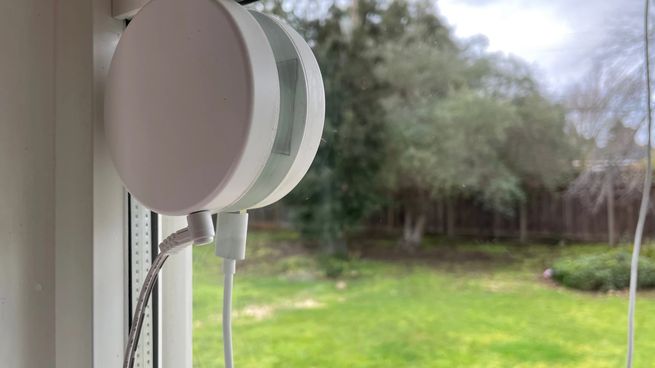 Power Mole permite transferir electricidad a través del vidrio sin perforaciones, una solución práctica que ya mejora la vida de millones de usuarios.