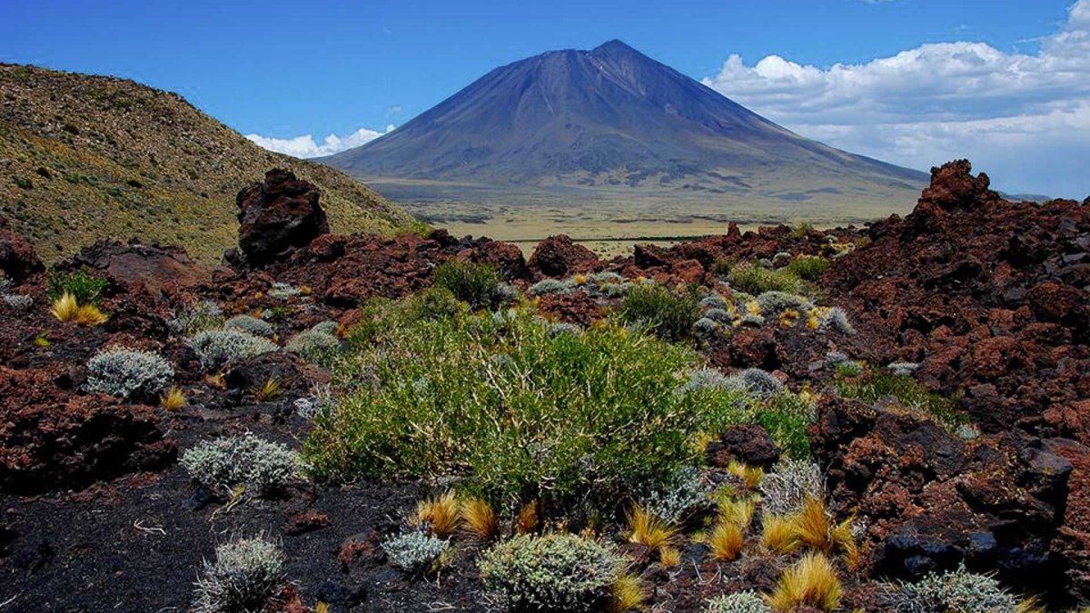 The paradise of Mendoza perfect for adventure tourism: hundreds of volcanoes and a unique landscape in the world