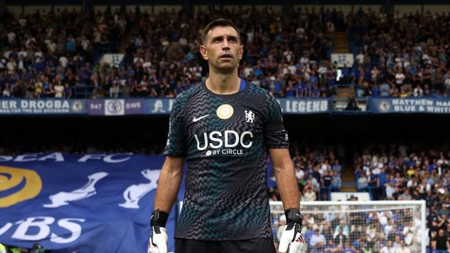 Emiliano Martínez comenzó su etapa en Chelsea como titular en la segunda fecha de la Premier League.