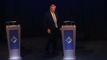 Alberto Fernández durante el segundo debate presidencial.