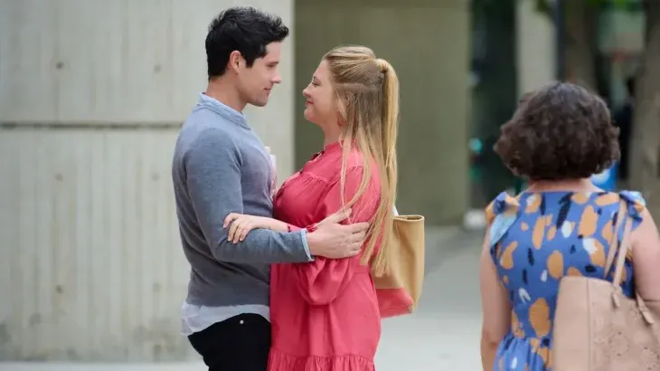 La película tiene un tono que recuerda al éxito protagonizado por Meryl Streep y Anne Hathaway.