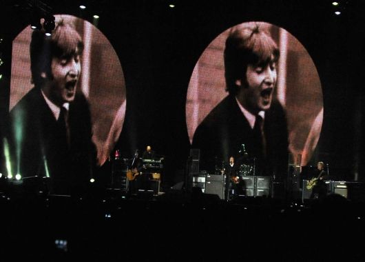 Los Beatles, en las pantallas del estadio