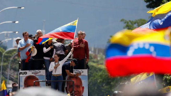 Corina Machado participó de las protestas en Caracas.