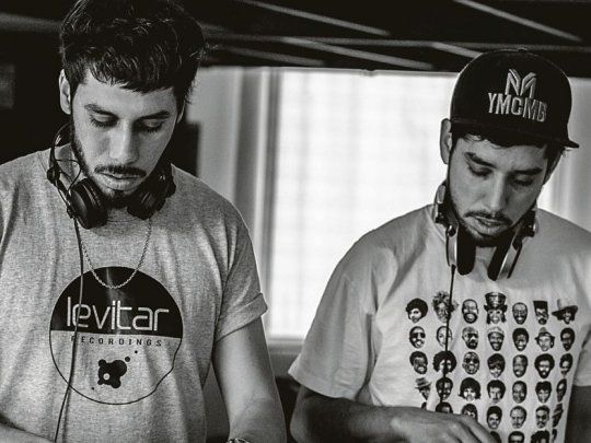 Los hermanos Alarcón. Fanáticos de la música house, los DJ porteños apuestan al futuro del vinilo y lo hacen no sólo en su actividad de pasar música, sino en el sello que lanzaron recientemente.