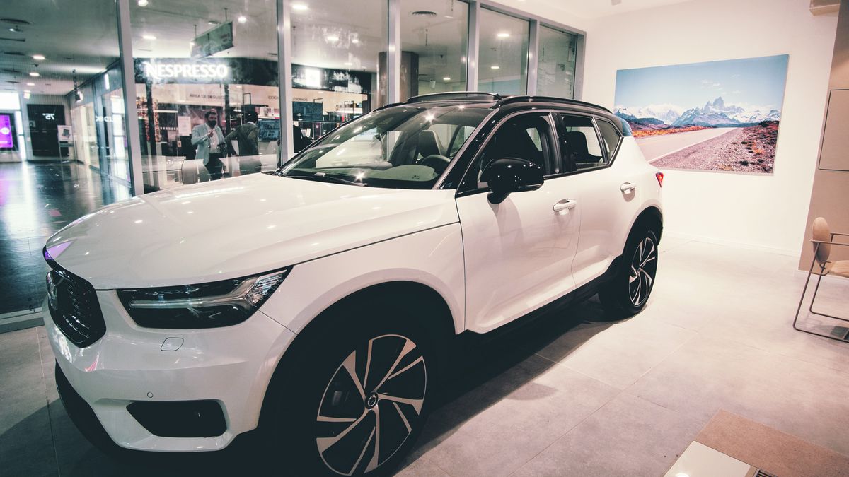 Momentum for electric cars: Volvo Cars shares jumped 22% in its stock market debut